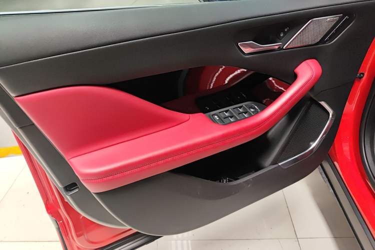 Used Jaguar I-PACE 2018 EV400 HSE Left Front Door Interior