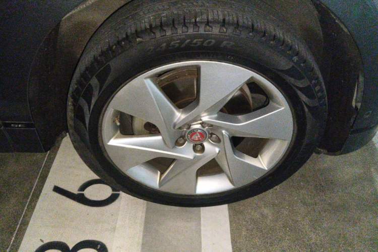 Used Jaguar I-PACE 2018 EV400 SE Right Front Wheel Hub