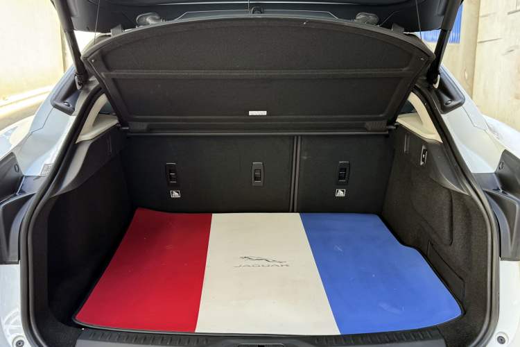 Used Jaguar I-PACE 2018 EV400 SE Interior 8