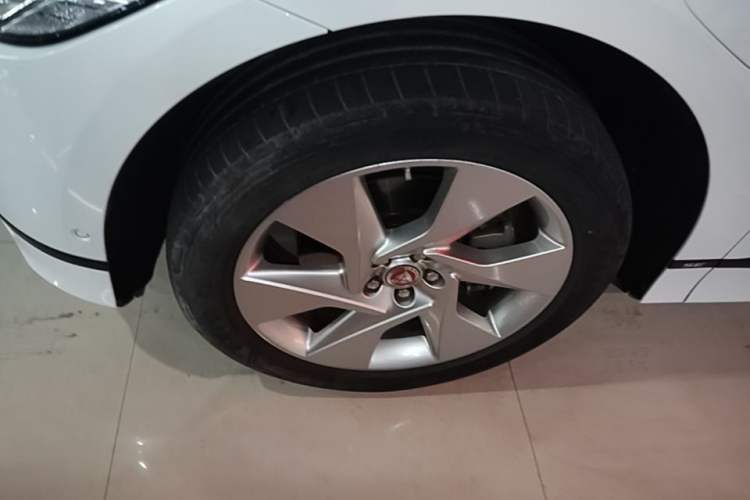 Used Jaguar I-PACE 2018 EV400 SE Left Front Wheel Hub