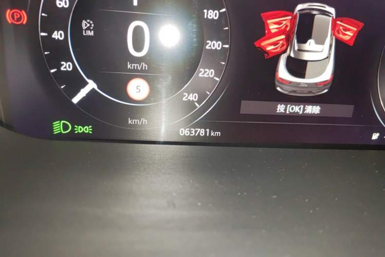 Used Jaguar I-PACE 2018 EV400 SE Odometer Close Up