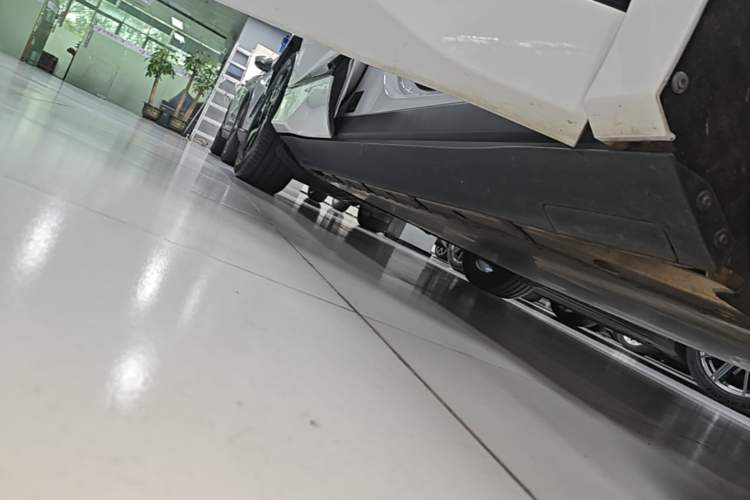 Used Jaguar I-PACE 2018 EV400 SE Right Side Sill