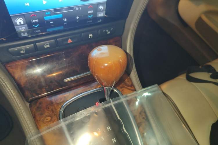 Used Jaguar S-Type 2006 3.0 Dynamic Collection Edition Gear Lever