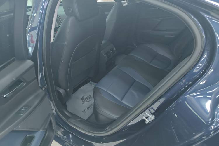 Used Jaguar XE 2017 2.0T 200 PS R-Sport Interior 1