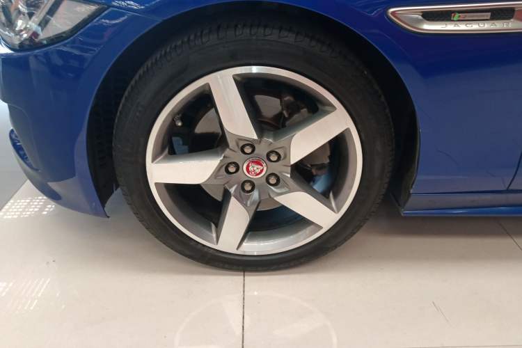 Used Jaguar XE 2018 2.0T 250 PS Two-Wheel-Drive R-Sport Sport Edition Left Front Wheel Hub
