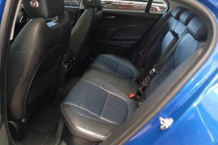 Used Jaguar XE 2018 2.0T 250 PS Two-Wheel-Drive R-Sport Sport Edition Left Rear Seat