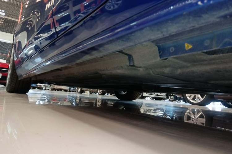 Used Jaguar XE 2018 2.0T 250 PS Two-Wheel-Drive R-Sport Sport Edition Left Side Sill