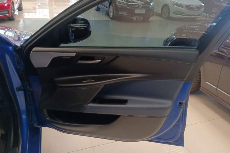 Used Jaguar XE 2018 2.0T 250 PS Two-Wheel-Drive R-Sport Sport Edition Right Front Door Interior