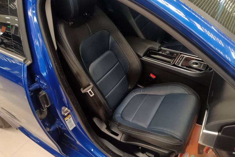 Used Jaguar XE 2018 2.0T 250 PS Two-Wheel-Drive R-Sport Sport Edition Right Front Seat