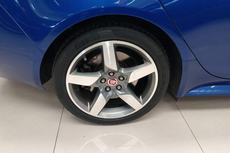 Used Jaguar XE 2018 2.0T 250 PS Two-Wheel-Drive R-Sport Sport Edition Right Rear Wheel Hub