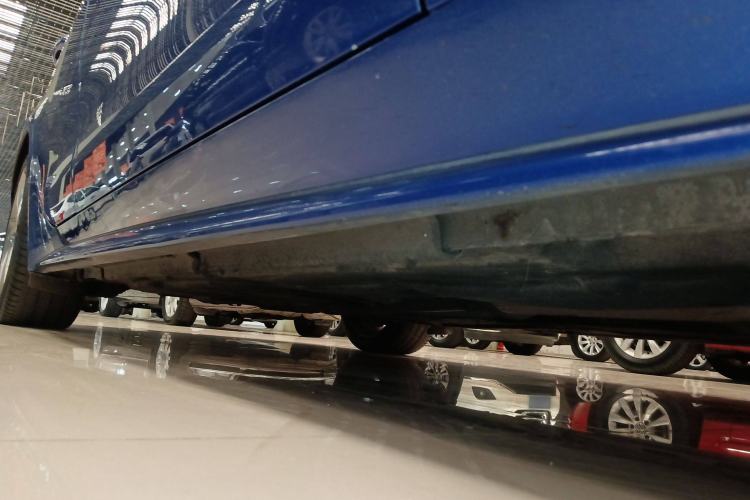 Used Jaguar XE 2018 2.0T 250 PS Two-Wheel-Drive R-Sport Sport Edition Right Side Sill