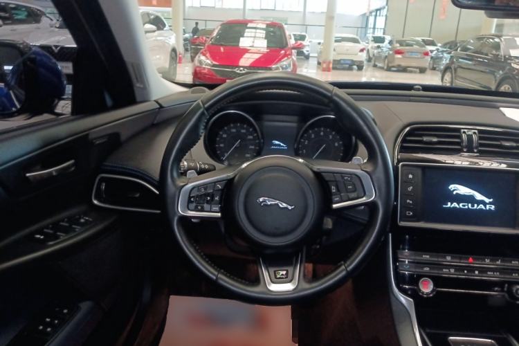 Used Jaguar XE 2018 2.0T 250 PS Two-Wheel-Drive R-Sport Sport Edition Steering Wheel