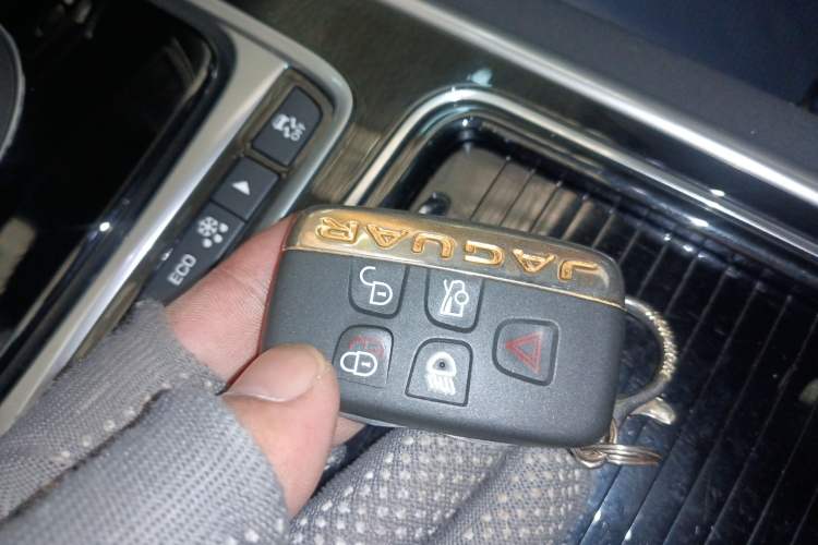 Used Jaguar XE 2018 2.0T 250 PS Two-Wheel-Drive R-Sport Sport Edition Vehicle Key