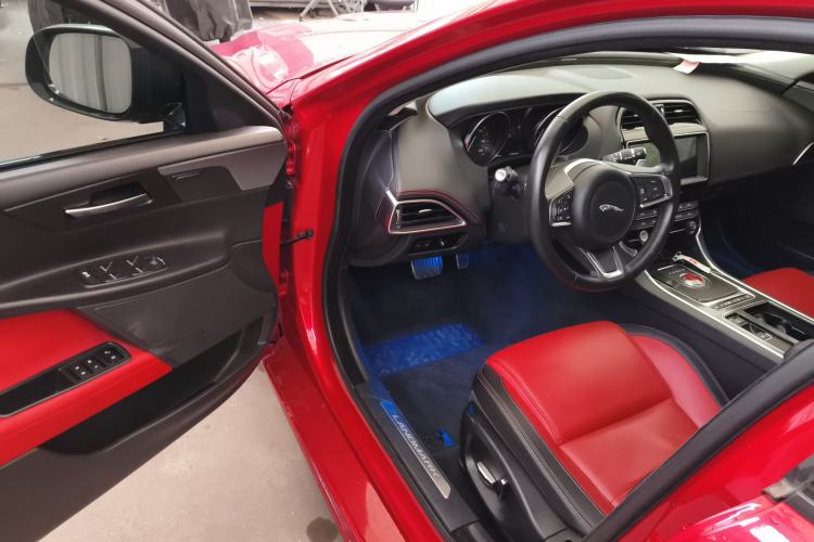Used Jaguar XE 2019 2.0T 300 PS All-Wheel-Drive Landmark Edition Driver Seat