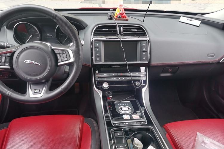 Used Jaguar XE 2018 2.0T 300 PS All-Wheel-Drive R-Sport Sport Edition Interior 2