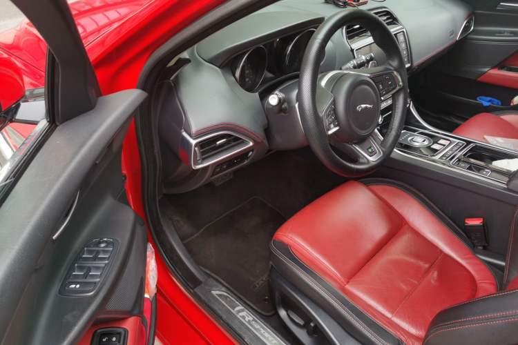 Used Jaguar XE 2018 2.0T 300 PS All-Wheel-Drive R-Sport Sport Edition Interior 3