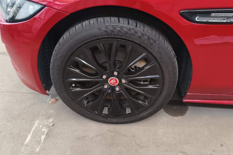 Used Jaguar XE 2019 2.0T 300 PS All-Wheel-Drive Landmark Edition Left Front Wheel Hub