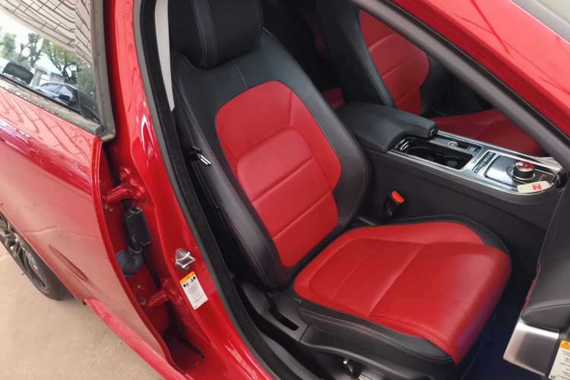 Used Jaguar XE 2019 2.0T 300 PS All-Wheel-Drive Landmark Edition Right Front Seat