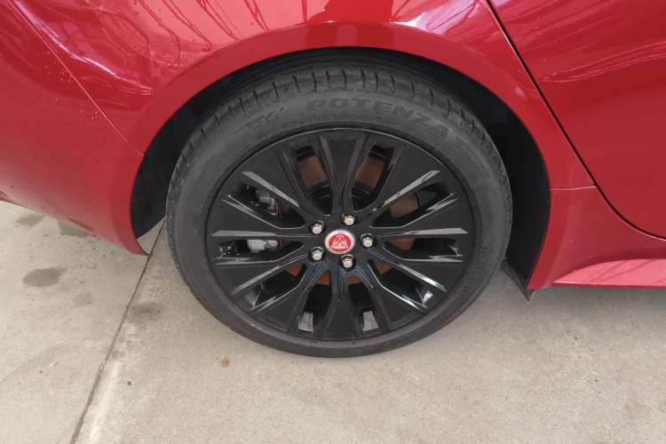 Used Jaguar XE 2019 2.0T 300 PS All-Wheel-Drive Landmark Edition Right Rear Wheel Hub