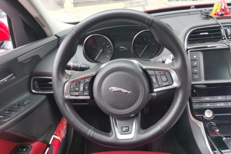 Used Jaguar XE 2018 2.0T 300 PS All-Wheel-Drive R-Sport Sport Edition Steering Wheel