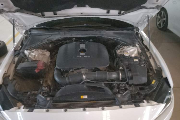 Used Jaguar XE 2017 2.0T 200 PS R-Sport Engine Bay