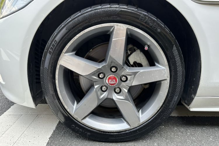 Used Jaguar XE 2017 2.0T 200 PS R-Sport Exterior 4