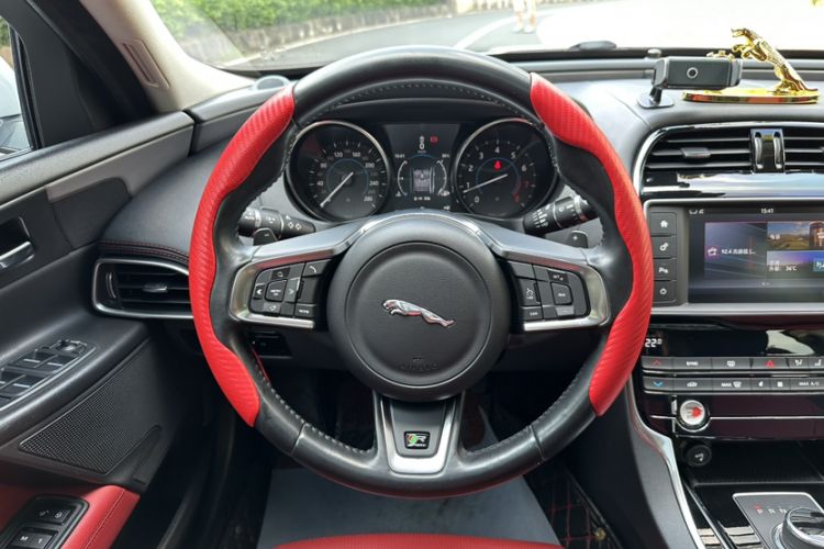 Used Jaguar XE 2017 2.0T 200 PS R-Sport Interior 12