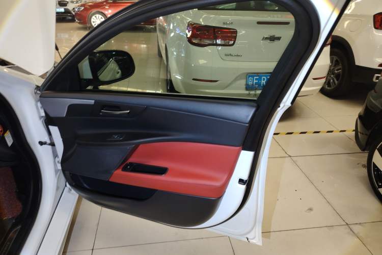 Used Jaguar XE 2017 2.0T 200 PS R-Sport Interior 2