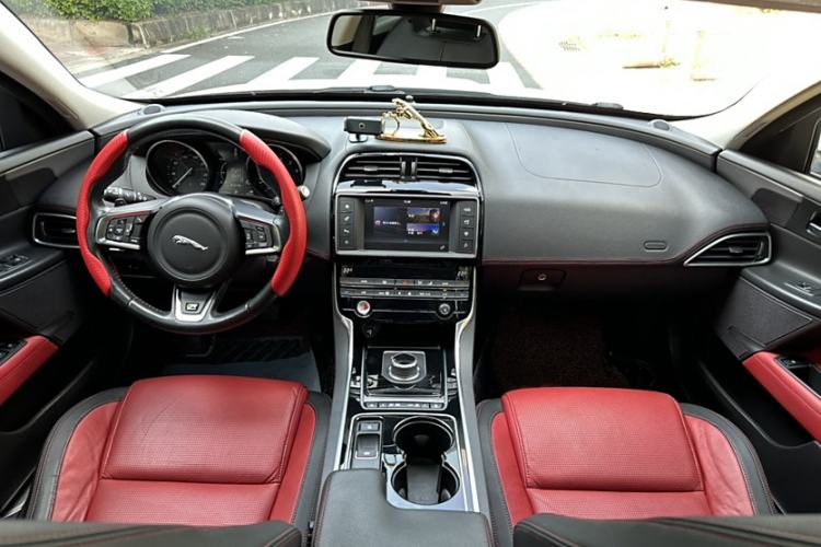 Used Jaguar XE 2017 2.0T 200 PS R-Sport Interior 6
