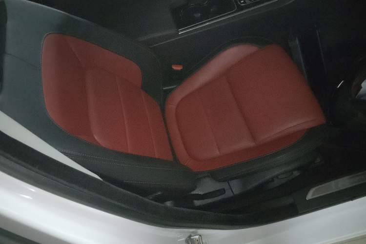 Used Jaguar XE 2017 2.0T 200 PS R-Sport Right Front Seat