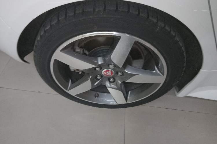 Used Jaguar XE 2017 2.0T 200 PS R-Sport Right Rear Wheel Hub