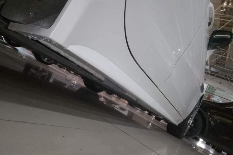 Used Jaguar XE 2017 2.0T 200 PS R-Sport Right Side Sill