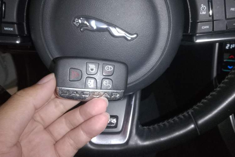 Used Jaguar XE 2017 2.0T 200 PS R-Sport Vehicle Key