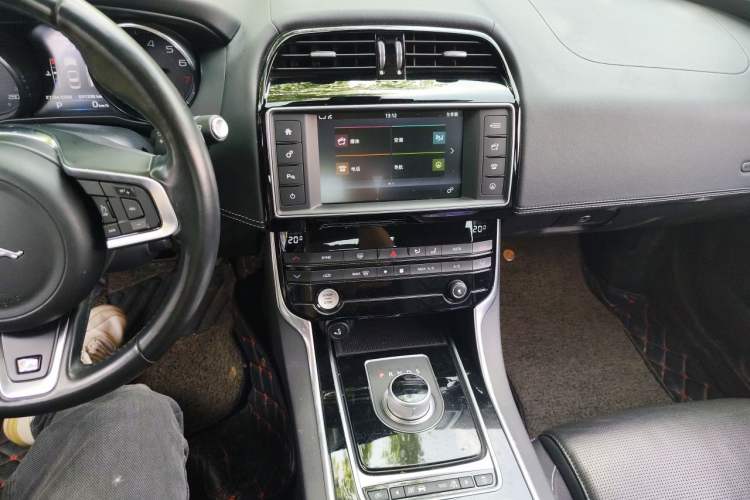 Used Jaguar XE 2015 2.0T 240 PS R-Sport Audio And AC Panel