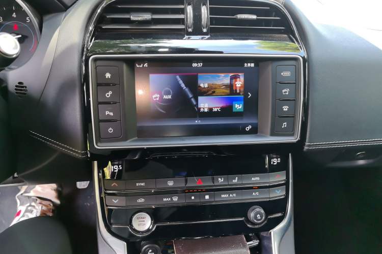 Used Jaguar XE 2015 2.0T 200 PS R-Sport Audio And AC Panel