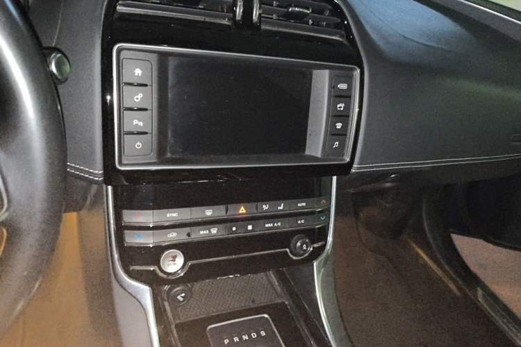Used Jaguar XE 2015 2.0T 200 PS R-Sport Audio And AC Panel