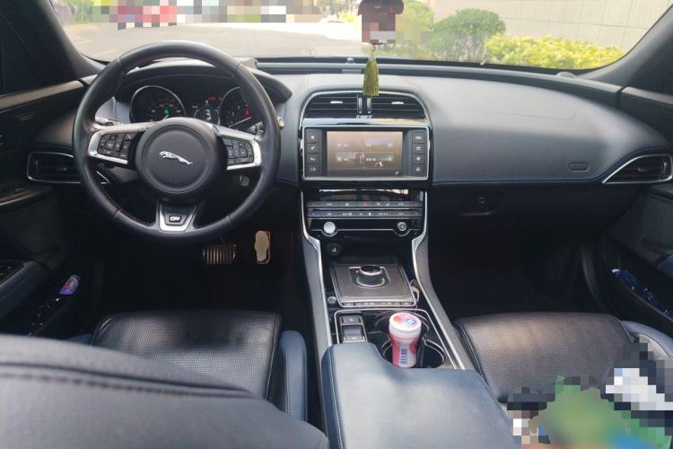 Used Jaguar XE 2015 3.0 SC 340 PS S Center Console