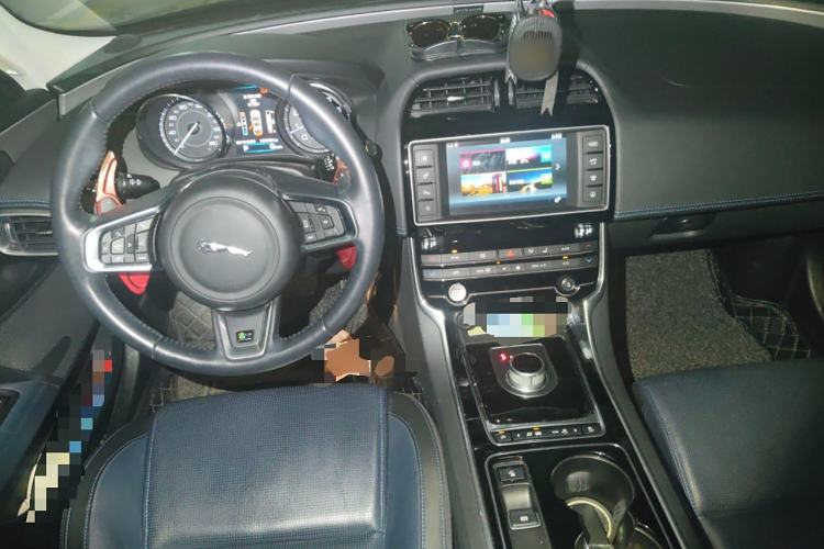 Used Jaguar XE 2015 2.0T 240 PS R-Sport Center Console
