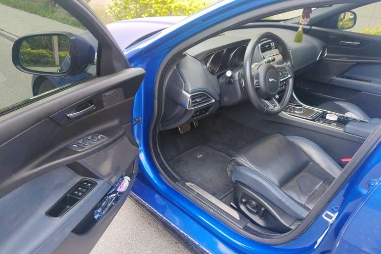 Used Jaguar XE 2015 3.0 SC 340 PS S Driver Seat