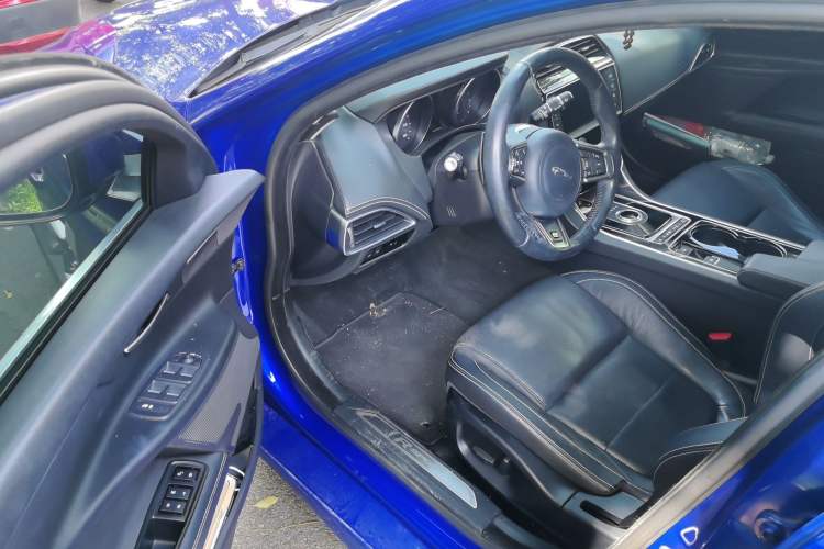 Used Jaguar XE 2015 2.0T 200 PS R-Sport Driver Seat