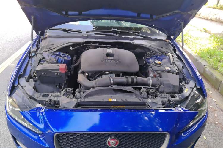 Used Jaguar XE 2015 2.0T 200 PS R-Sport Engine Bay