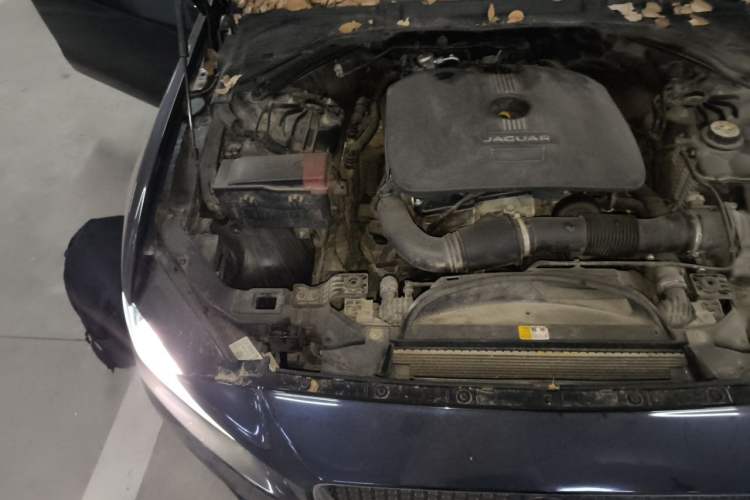 Used Jaguar XE 2015 2.0T 200 PS R-Sport Engine Bay Right