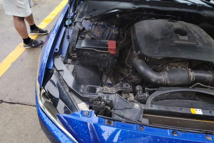 Used Jaguar XE 2015 2.0T 200 PS R-Sport Engine Bay Right