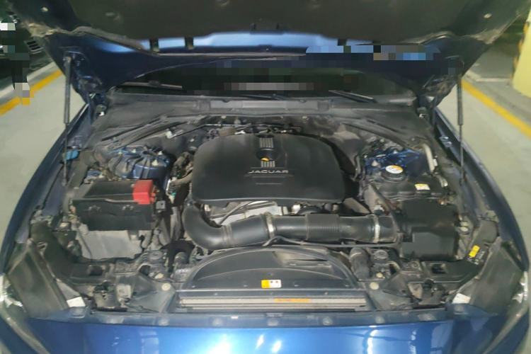 Used Jaguar XE 2015 2.0T 240 PS R-Sport Engine Bay