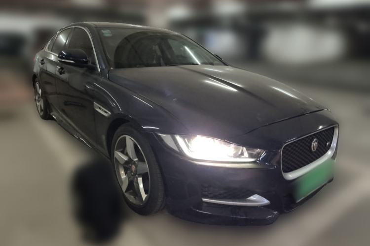 Used Jaguar XE 2015 2.0T 200 PS R-Sport Front Right 45 Deg