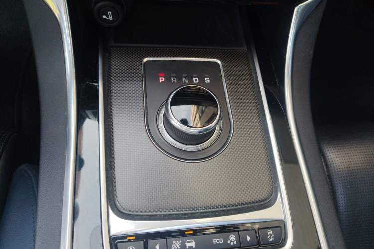 Used Jaguar XE 2015 3.0 SC 340 PS S Gear Lever