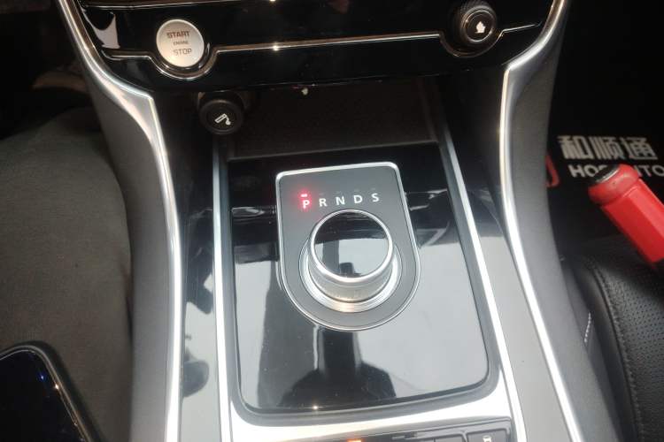 Used Jaguar XE 2015 2.0T 200 PS R-Sport Gear Lever