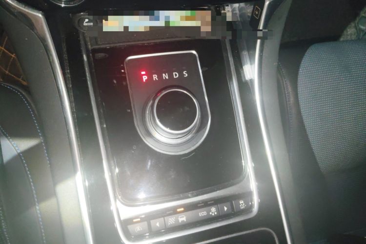 Used Jaguar XE 2015 2.0T 240 PS R-Sport Gear Lever