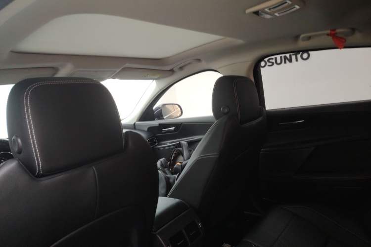 Used Jaguar XE 2015 2.0T 200 PS R-Sport Headliner