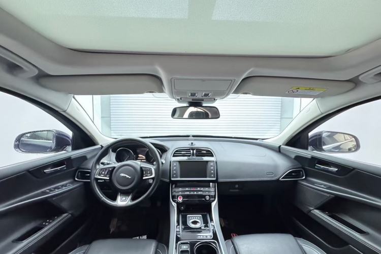 Used Jaguar XE 2015 2.0T 200 PS R-Sport Interior 3